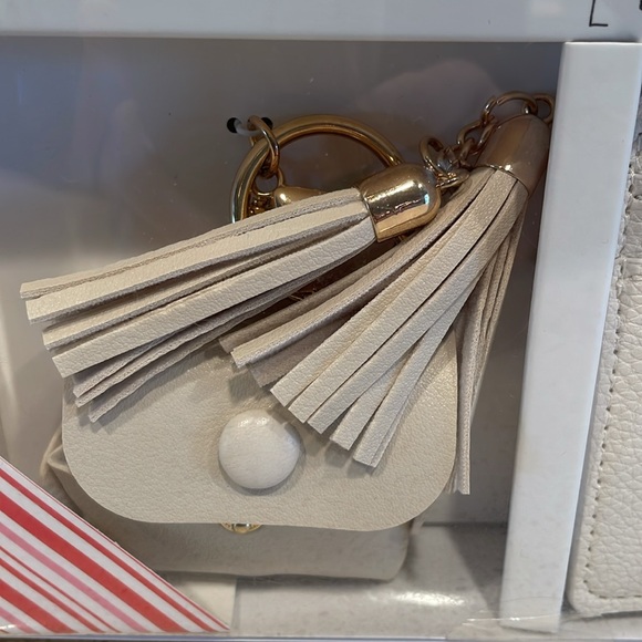 NWT Cream & Gold Accessory Gift Set - Bracelets, Dish, Wallet & Bag Charm - Picture 5 of 7